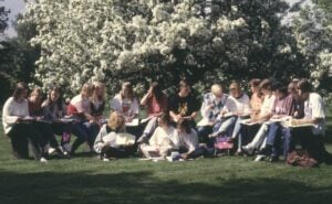 Read more about the article Teatteria, pitkiä päiviä ja tiivistä yhteisöelämää – Ensimmäisten opiskelijoiden kokemuksia nuorisotyön koulutuksesta